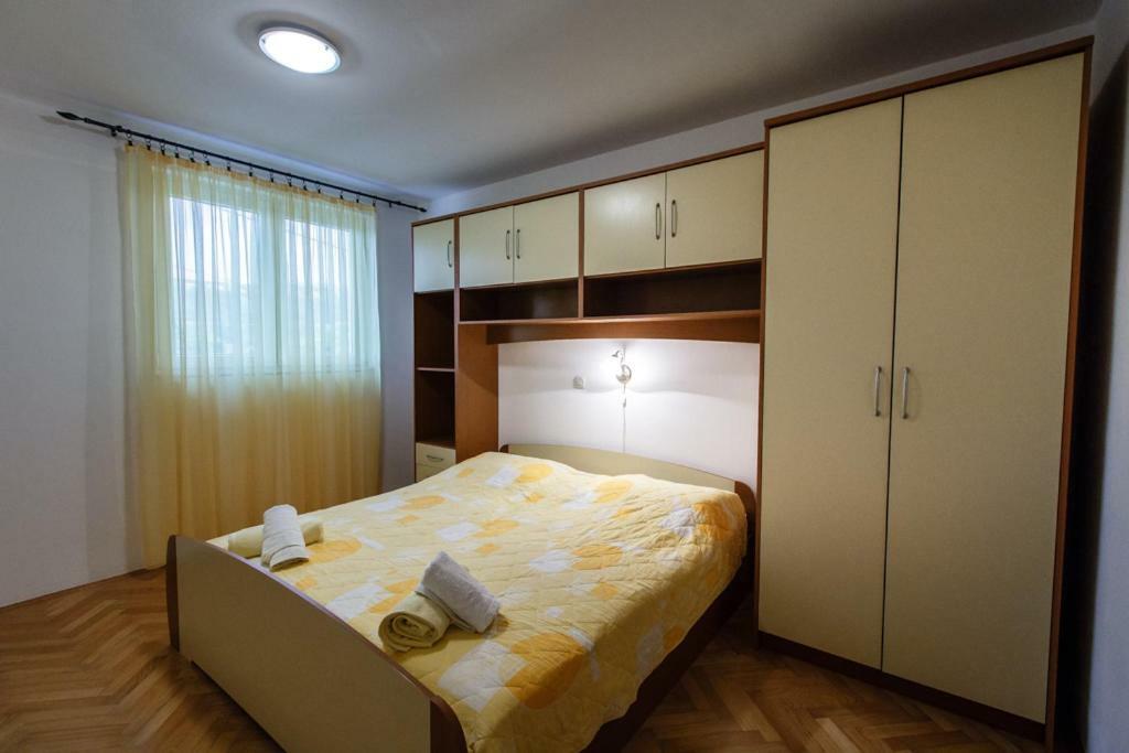Apartmani Maris II Palit Exterior photo